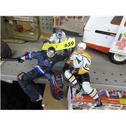 3 Hockey figurines