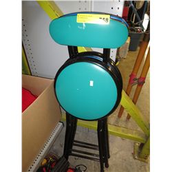 2 Folding stools