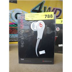 High resolution headphones - white