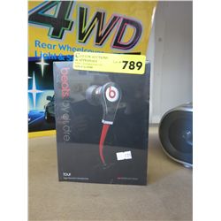 High resolution headphones - black