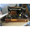 Image 1 : Vintage portable Singer sewing machine