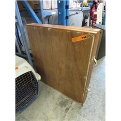 Latched wooden box for displays