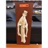 Image 1 : 3D plaster figure on a wall plaque