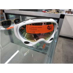 Oakley ski goggles, gently used.