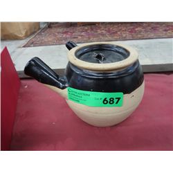 Clay bean pot with lid and fireplace handle