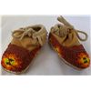 Image 6 : 2 Pairs of Childs' Moccasins