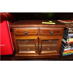 JEWELLERY BOX W/ CONTENTS