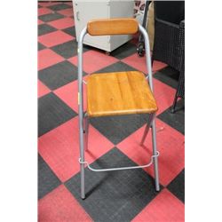 COLLAPSIBLE BAR STOOL