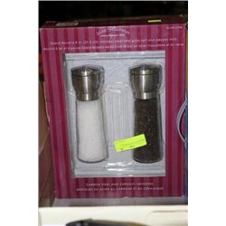 RAW SUGAR AND PEPPER MILLS