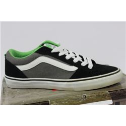 VANS SHOES SIZE 9