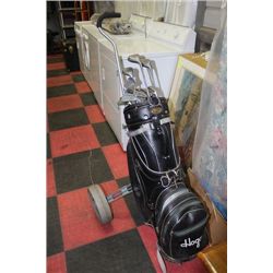 SET OF GOLF CLUBS