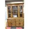 Image 1 : AMERICAN DRAW OAK BUFFET & HUTCH