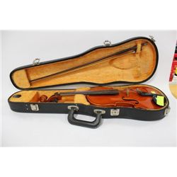 VOILIN 1/2 SIZE SUZUKI WITH CASE AND BOW
