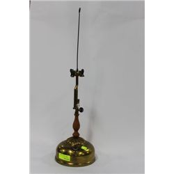 1939 COLEMAN GAS LAMP