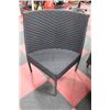 Image 2 : VINYL RATTAN GLASSTOP PATIO SET W/4 CHAIRS