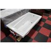 Image 1 : WHIRLPOOL 60" X 32" X 20" JET TUB