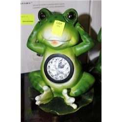 SOLAR POWERED GARDEN FROG
