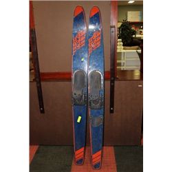 PAIR OF WATER SKI'S