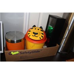 BOX W 2 TRASH CANS AND PARTY LIGHT