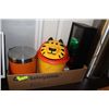 Image 1 : BOX W 2 TRASH CANS AND PARTY LIGHT