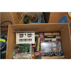 BOX OF VINTAGE TRAIN CARS AND TRACK X2