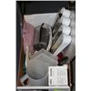 Image 1 : BOX OF HOUSEHOLD KITCHENWARE