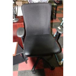 BLACK LEATHER/FABRIC OFFICE CHAIR