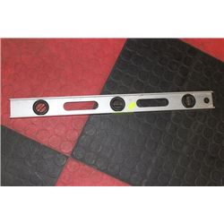 ALUMINUM LEVEL W 2 SQUARES