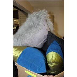 BOX OF SHOWHOME PILLOWS