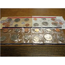 1989 & 1990 US MINT SETS P/D (WITH ENVELOPES)