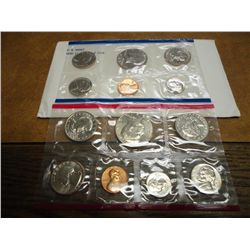 1981 US MINT SET (UNC) P/D/S (WITH ENVELOPE)