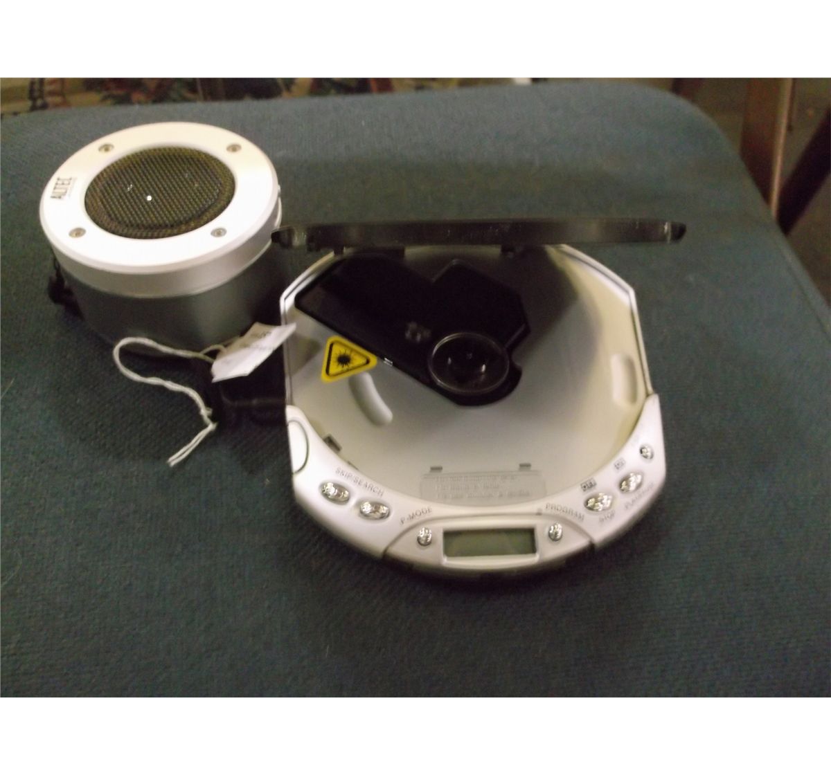 Compact CD Digital Audio Player & Speaker audiosolutions 60 seconds