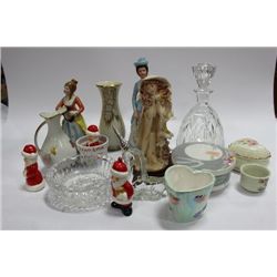 BOX OF VINTAGE ORNAMENTS INCLUDING