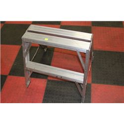 ALUMINUM STEP LADDER