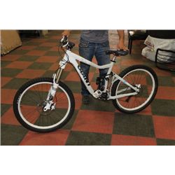 GIANT REIGN SX 9 SPEED MOUNTAIN BIKE
