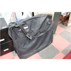 TRADE SHOW DISPLAY IN CASE W/ 6 PANELS