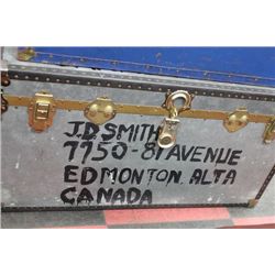 VINTAGE STEAMER TRUNK (GREY)