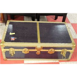 MEDIUM VINTAGE STORAGE TRUNK