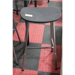 SHOWHOME PR OF STOOLS