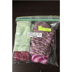 PACK OF 4 FEATHER YARN MITTS