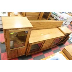 OAK 3 PCE TV ENTERTAINMENT SET 1 HAS MISSING GLASS