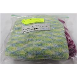 PACK OF 3 DELUXE FEATHER YARN TOUQUES