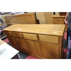 OAK 4 DRAWER , 4 DOOR SIDE BOARD