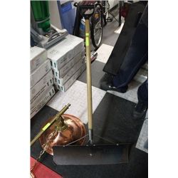 SNOW SHOVEL