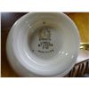 Image 2 : Lenox China Set - 5 Pc. - Service for 8 - 1 Cup Chip