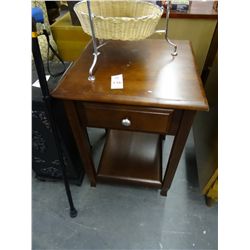 Lamp Table w/Drawer