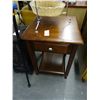 Image 1 : Lamp Table w/Drawer