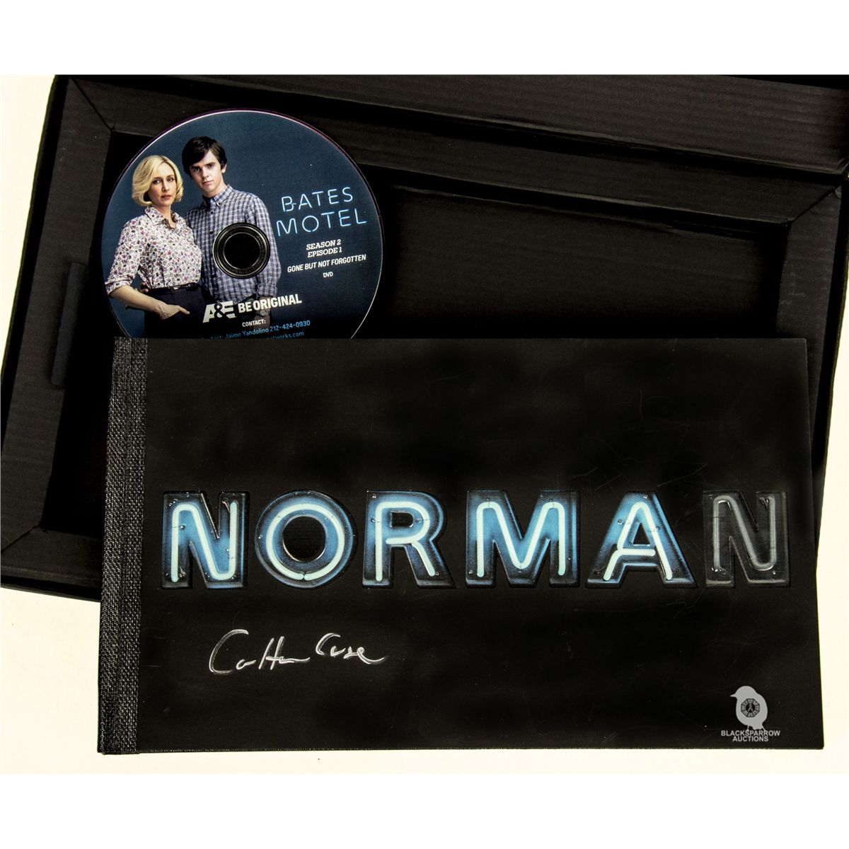 Official Bates Motel Season 2 Norma N Press Kit Signed By Carlton Cuse Official Bates Motel Season 2 Norma N Press Kit Signed By Carlton Cuse