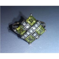 3.520g Ring of Peridot and CZ Sterling 925 Silver