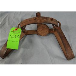 S. Newhouse #4 1/2 "Wolf" trap, early Kenwood pan, sprg. Mkd., no chain